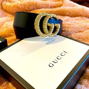 Fabulous pristine condition Double G Gucci Textured Belt size 85